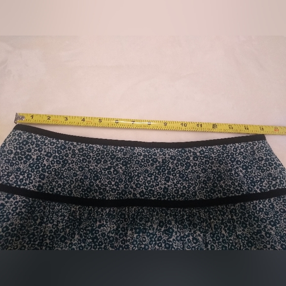Burberry Brit 100% silk fully lined mini skirt US size 8, in teal floral print. - Picture 6 of 6